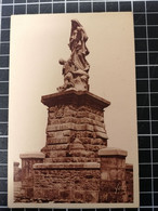 CP BRETAGNE - COTE SAUVAGE POINTE DU RAZ ( FINISTERE ) Les Edition D'Art YVON ( SEPIA ) Statue N.-D. Des Naufragés SEPIA - Plogoff