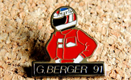 Pin's AUTOMOBILE SPORT F1 - G BERGER Cigarettes MARLBORO FERRARI - Peint Cloisonné - Fabricant SP - F1