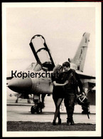ÄLTERE POSTKARTE ROYAL AIRFORCE FLUGZEUG TORNADO JAGDBOMBER Fighter-bomber Plane Airplane Avion Paar Couple Liebe Love - 1946-....: Era Moderna
