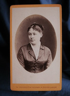 Photo CDV Truchelut Et Valkman à Paris - Jeune Femme Ene Médaillon, Eugénie Henry, En 1881 L536A - Antiche (ante 1900)