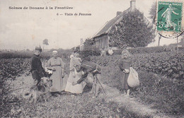 SCENES DE DOUANE A LA FRONTIERE ,VISITE DE FEMMES REF 69772 - Douane