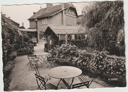 Calvados : COURSEULLES  Sur  MER  : Vues   Le Jardin  Du  Café  Du Centre - Courseulles-sur-Mer