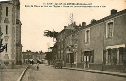 St Julien De Concelles * La Place Au Sud De L'église * Route Du Loroux Bottereau Et De Vallet * Café BERNIER Débit Tabac - Sonstige & Ohne Zuordnung
