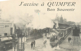 Quimper * Bon Souvenir De La Commune * La Gare * Train Locomotive * Ligne Chemin De Fer Finistère - Quimper