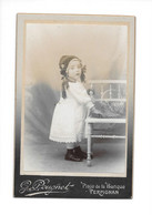 PERPIGNAN (PYRENEES ORIENTALES) - PETITE FILLE PORTANT UN BONNET - CDV PHOTO POUGNET - Objets