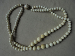 Vintage - Bijou Fantaisie - Collier 2 Rangs De Perles (plastique) - Collares/Cadenas