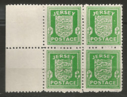 Guernesey , N° 1 (1/2 P. Vert) , Bloc De  4  **  BdF Gauche (trace De Charnière Sur Le BdF !) - Bezetting 1938-45
