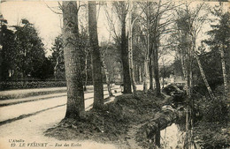 Le Vésinet * La Rue Des écoles - Le Vésinet