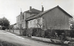 Cpa Bussières-boffy, Les écoles - Bussiere Poitevine