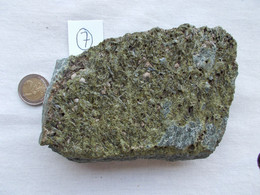 MINERAUX..EPIDOTE.BOURG D'OISANS..MASSE:820g.DIMENSIONS:14X8.5cm. - Minerals