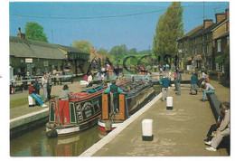 Angleterre. Stoke Bruerne. Canal Boats/péniches à Quai - Northamptonshire