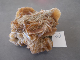 MINERAUX. GYPSE DE GARGAS.MASSE:350g.DIMENSIONS:11X9X5.5cm. - Minerals