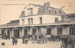 Châlons Sur Marne          51           Extérieur De La Gare.     (voir Scan) - Châlons-sur-Marne