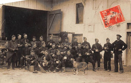 Châlons Sur Marne . Le Camp          51      Le 106 Eme R.I.  La Soupe Carte Photo D'amateur   (voir Scan) - Camp De Châlons - Mourmelon