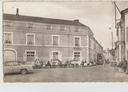 Luché-Pringé 72  Hotel Restaurant Des Sports Rue Du Palais Terrasse Et Rue Tres Tres Animée Et Voituress - Luche Pringe