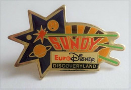 BD248 Pin's DISNEY SUNDY EURODISNEY DISCOVERYLAND Espace Space Saturne Achat Immédiat - Space