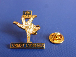 Pin's Judo - Crédit Lyonnais - H 3.0 Cm Dos Quadrillé (PB48) - Judo