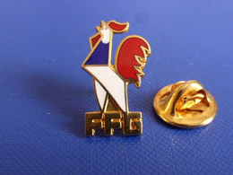 Pin's FFG H 2.0 Cm - Fédération Française De Golf Ou Gym Gymnastique - Coq Tricolore (PD2) - Golf