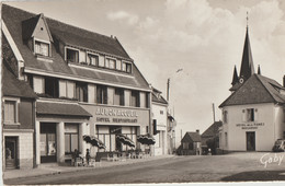 Juvigny-sous-Andaine  61   La Place Hotel De La Foret-Restaurant_et Bon Accueil Hotel-Restaurant Avec Terrasse Animée - Juvigny Sous Andaine