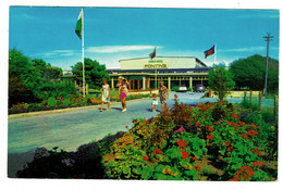 Ref 1468 - 1972 Postcard - Pontin's Sand Bay Holiday Camp - Weston-super-Mare Somerset - Weston-Super-Mare