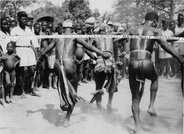 BENIN - DAHOMEY / PHOTO / 1957 / REGION DE NATITINGOU / DANSE / SOMBAS ??? - Dahomey