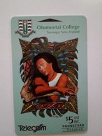 NOUVELLE ZELANDE OTUMOETAI COLLEGE MAORI JEUNE FILLE GIRL 5$ UT N° ADCB..... - New Zealand