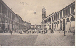 ITALIA - FAENZA - Piazza V. Emanuele, Animata, Viag.1911 Lieve Piega Trasv. - 2021-02-44 - Faenza