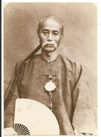 Photo Un Chinois à Paris 1866, Li Yune Tchiaok 57 Ans (homme, Natte, Moustache, éventail) Bibliothèque Nationale, Paris - Asie