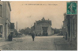 CPA 49 LE LION D'ANGERS Route D'Angers Hôtel Du Lion D'Or Avec Le Facteur - Andere Gemeenten