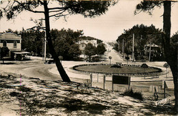 Cap Ferret * Bassin D'arcachon * Le Quartier Océan * Le Rond Point * Boucherie * Automobile Voiture Ancienne De Marque ? - Arcachon