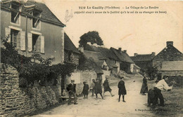 La Gacilly * Village Hameau La Bouère * Une Rue Battage Au Fléau * Villageois - La Gacilly
