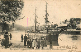 Hennebont * Les Quais Et Le Viaduc Du Chemin De Fer * Voilier Goélette - Hennebont