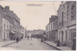 44 - MACHECOUL  - RUE ET PLACE DES HALLES - COMMERCES BOULANGERIE - Machecoul