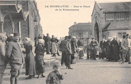 85-LA-ROCHE-SUR-YON- RUE ET PLACE DE LA POISSONNEIRE - La Roche Sur Yon