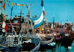 Port En Bessin * Fête De La Bénédiction De La Mer * Bateaux De Pêche Pavoisés - Port-en-Bessin-Huppain