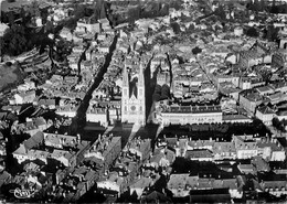 Voiron * Vue Panoramique Aérienne Et La Cathédrale - Voiron