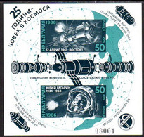 BULGARIA 1986 Manned Space Flight Anniversary Imperforate Block MNH / **.  Michel Block 164B - Ongebruikt