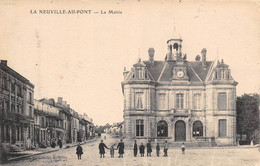 La Neuville Du Pont         51              Place Et Mairie         (voir Scan) - Autres & Non Classés