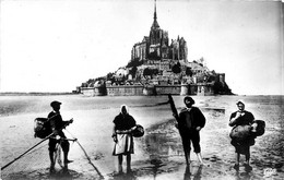 Le Mont St Michel * Pêcheurs De Grèves Et Coquetières - Le Mont Saint Michel