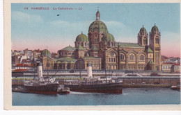 2 Paquebots ? Devant La Cathédrale De Marseille. - Passagiersschepen