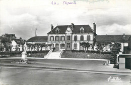 CPSM FRANCE 89 "Moneteau, Place De La Mairie" - Moneteau