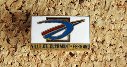 Pin's VILLE RÉGION PAYS - Le Logo De La Ville De CLERMONT-FERRAND 63 Texte Bleu - EMAIL - Fabricant ARKOS - Cities