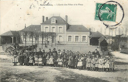 SELOMMES L'ECOLE DES FILLES ET LA PLACE - Selommes