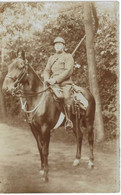 Armée Belge  -- Cavalerie --  Carte Photo D' Un Cavalier Avec Casque Fusil Et Sabre - Regimente