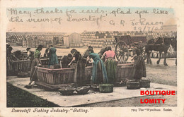 Angleterre Lowestoft Fishing Industry Gutting Industrie Poisson Evisceration Cpa Carte Colorisée Cachet 1905 - Lowestoft