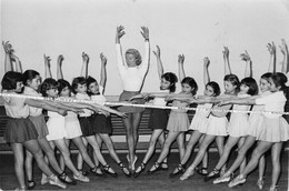 Delcampe - 47 MARMANDE / PHOTO / 1955 / COURS DE DANSE / DANSEUSE - Marmande