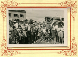 PONT L' ABBE  *** PECHE A LA LIGNE A LA KERMESSE  *** CARTE PHOTO *** CACHET POUILLOT *** - Pont L'Abbe