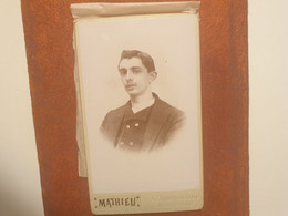 Cdv Ancienne Début 19ème Siècle. Portrait D Un Homme élégant.  Photographe MATHIEU À MARSEILLE - Oud (voor 1900)