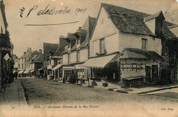 Dol De Bretagne * Anciennes Maisons De La Rue étroite - Dol De Bretagne