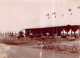Photo Vers 1900 Trouville La Plage La Terrasse Couverte - Orte